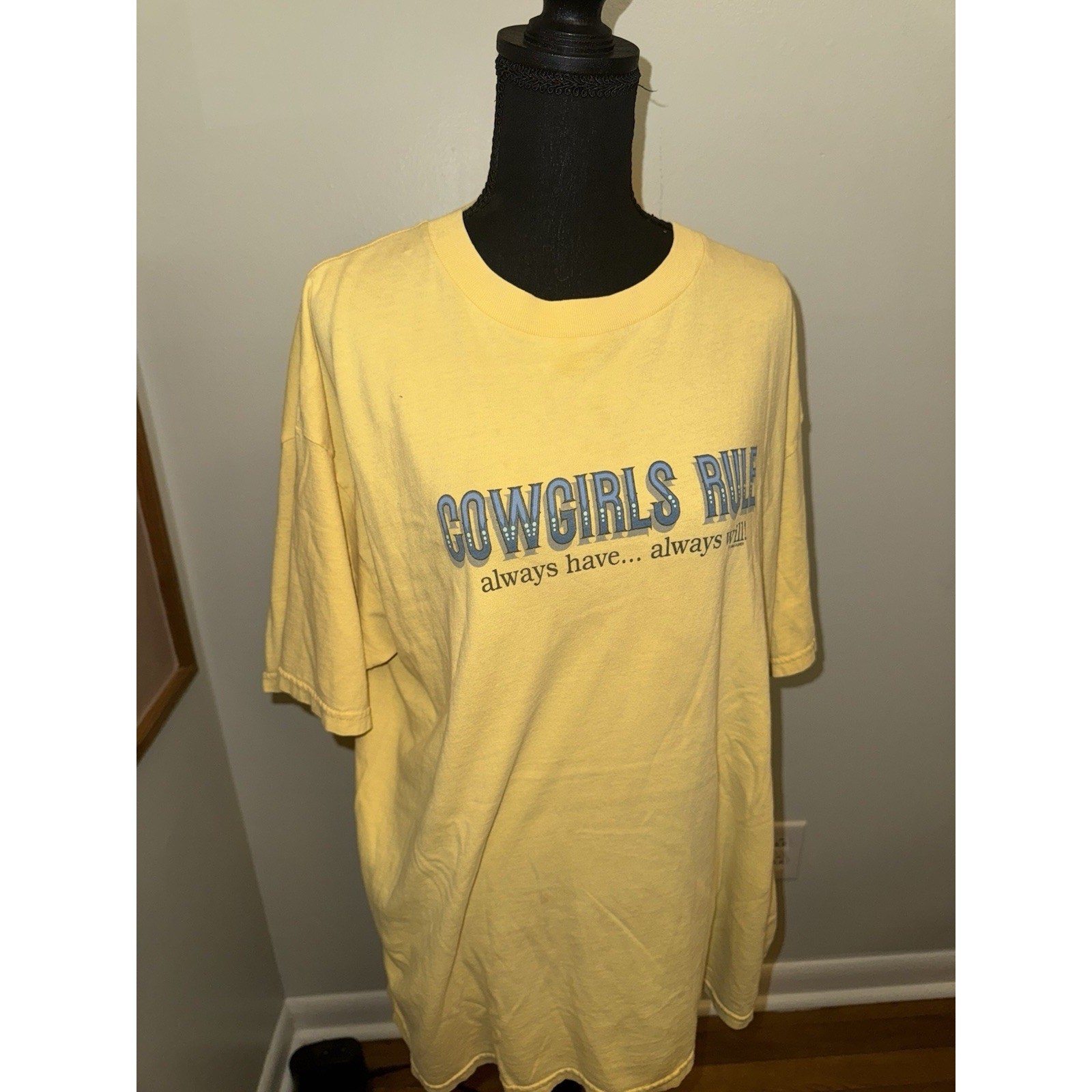 Roper VTG 1998 yellow western tshirt short sleeve “cowgirls rule” size XL unique