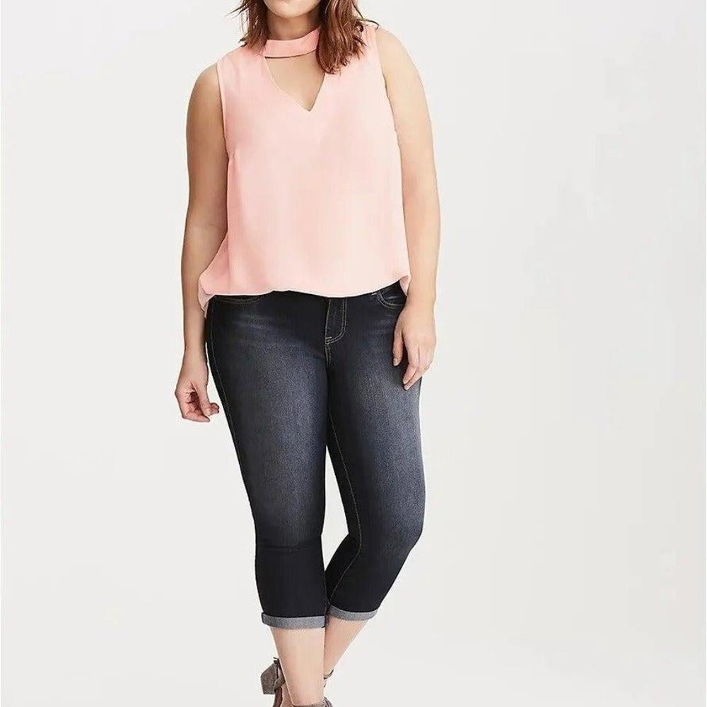 Torrid Blush Pink Choker Neck V-Neck Sleeveless Georgette Blouse Size 2 NEW