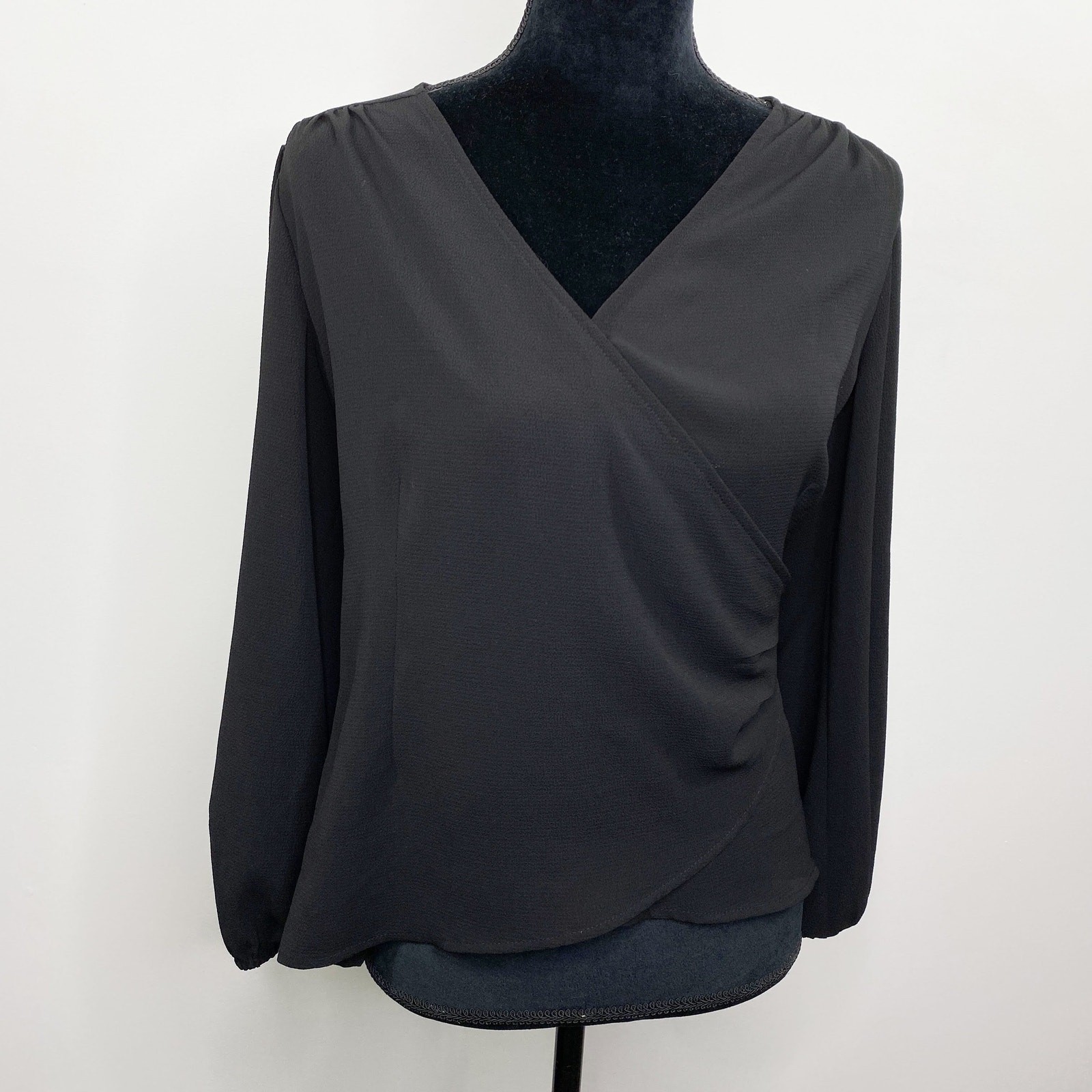 Chelsea 28 Black Long Sleeve Wrap Front Surplice V-Neck Top Women’s Size Medium