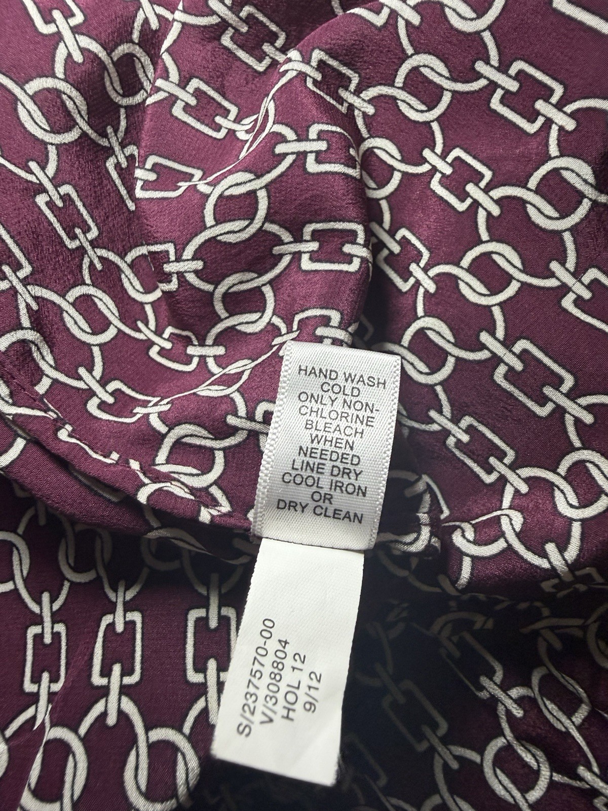 Banana Republic Burgundy White Geometric Silk V-Neck Button Blouse Petite XXS