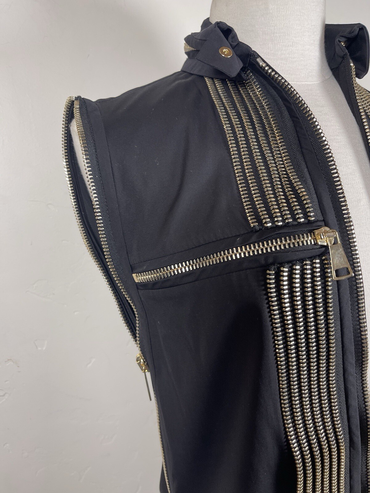 Authenticated Givenchy Black W Gold Zipper Vest Top Size 38 Small Medium