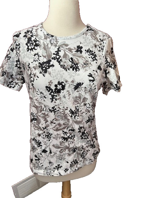 D & CO Floral Short Sleeve 95% Cotton and 5% Elastane Top Sz XXS
