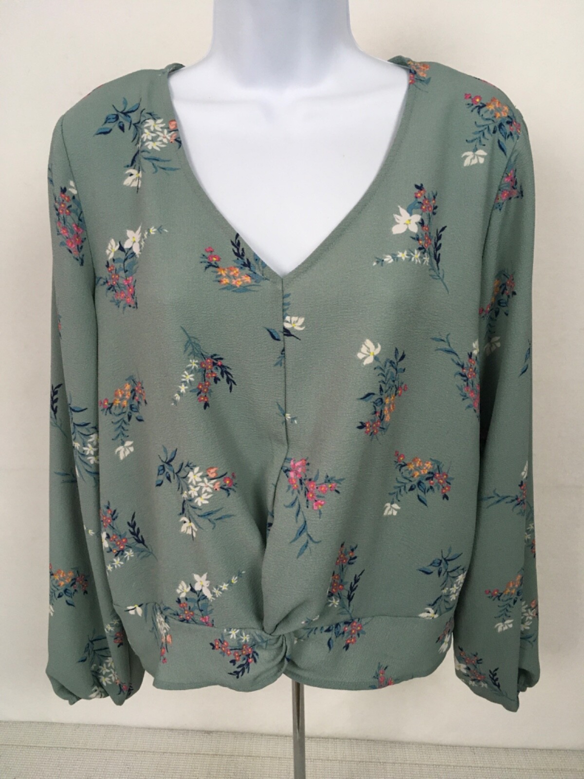 Pink Republic Top Women Size M Sage Green w Floral Pattern V neck Long Sleeves