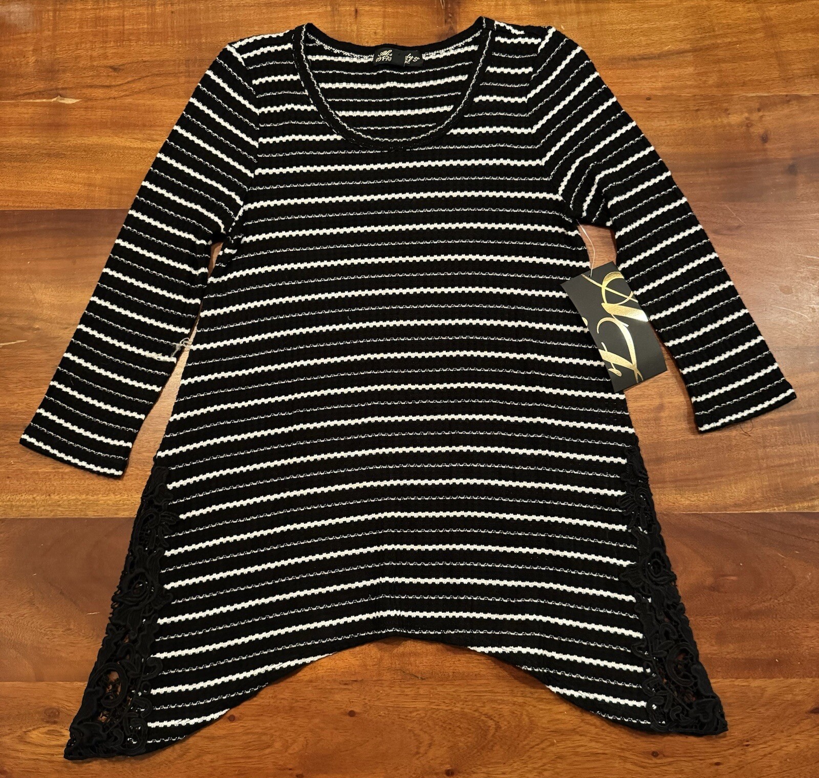 Absolutely Famous Women’s Black Striped Knit Lace Trim Tunic Shirt Sz S -NEW