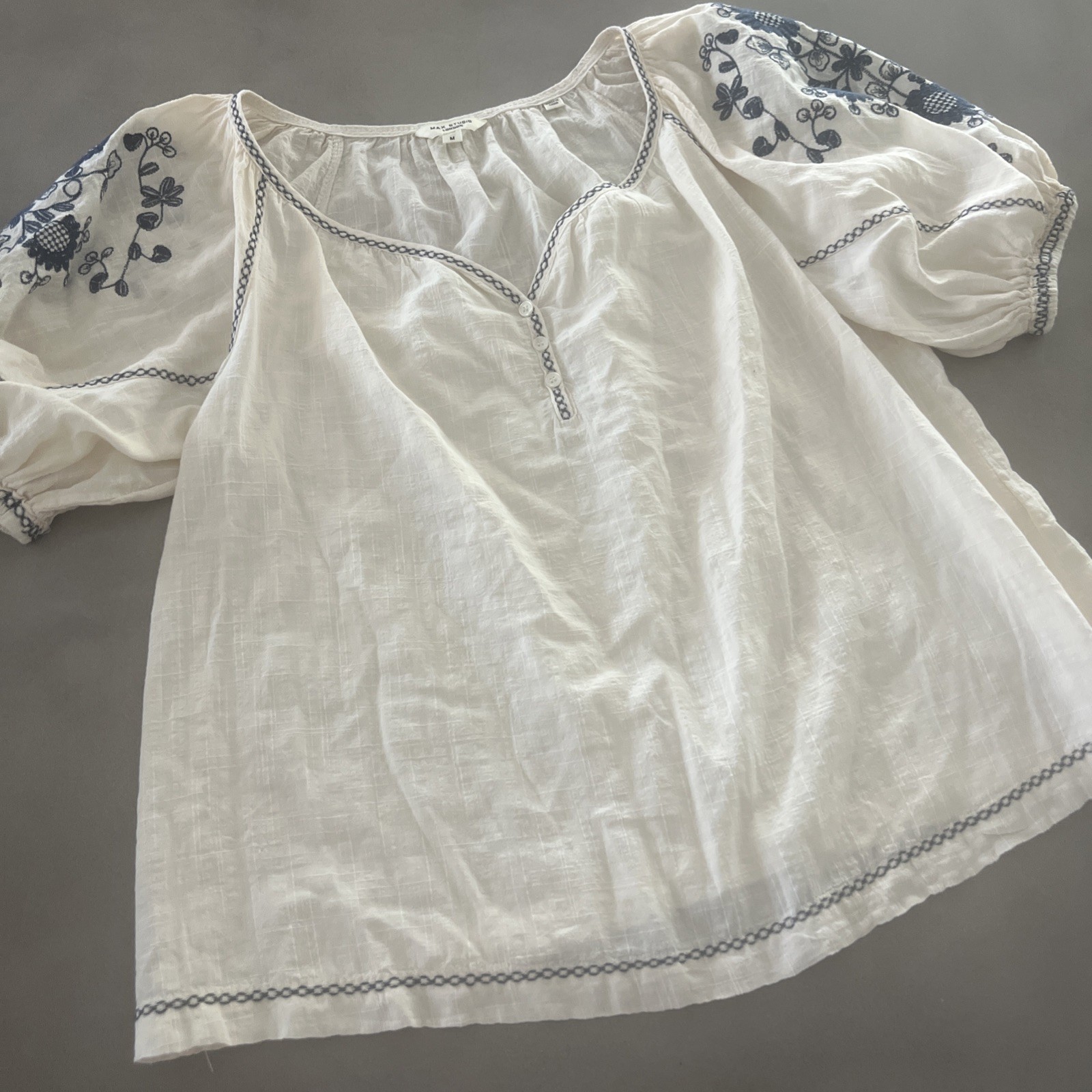 Max Studio sz M Cream Blue Embroidered Peasant Blouse Puff Sleeve Cotton Rayon