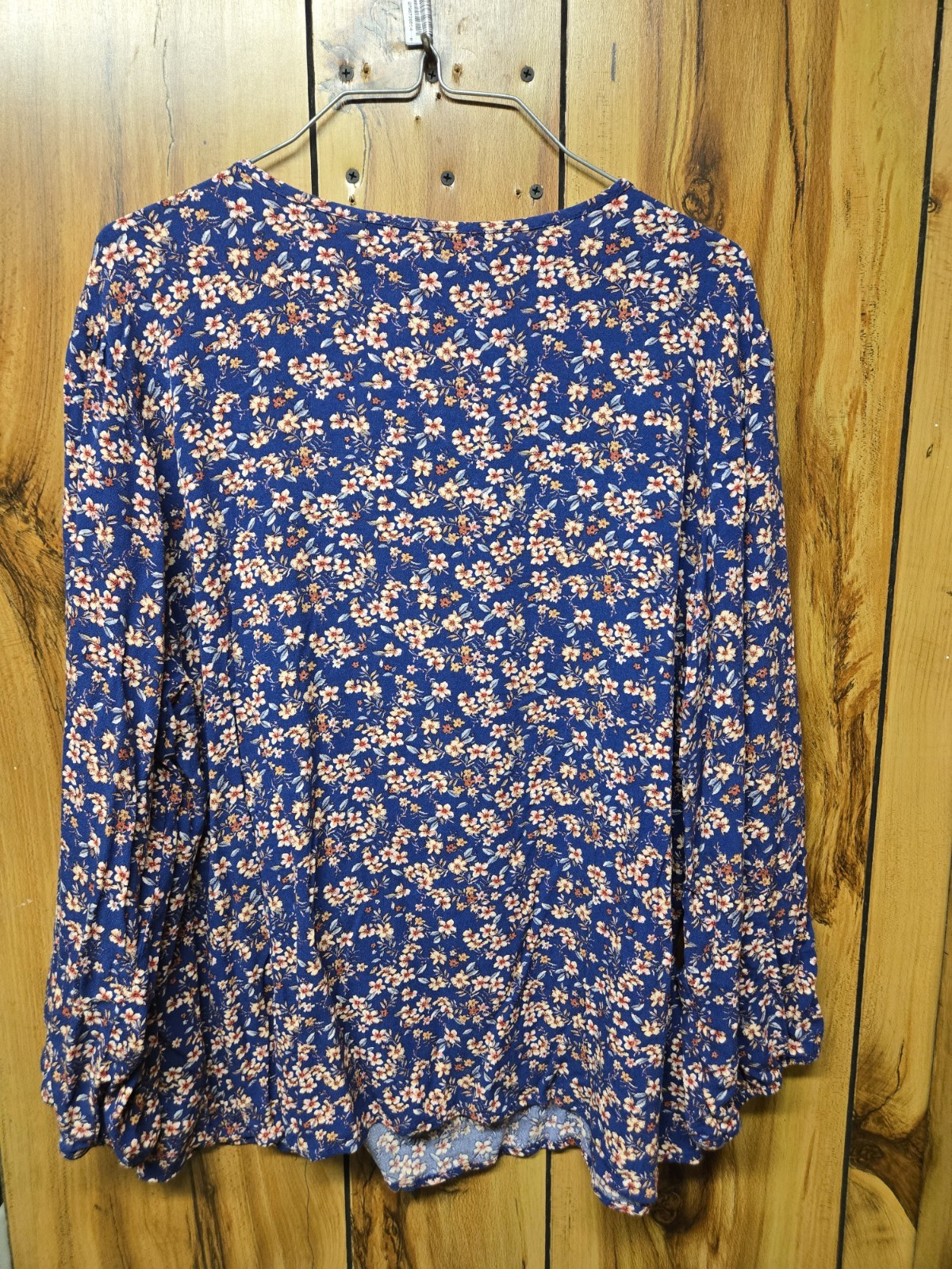 Berkley Jensen Women’s XXL Blue Floral V-Neck Tie Ruffle Blouse