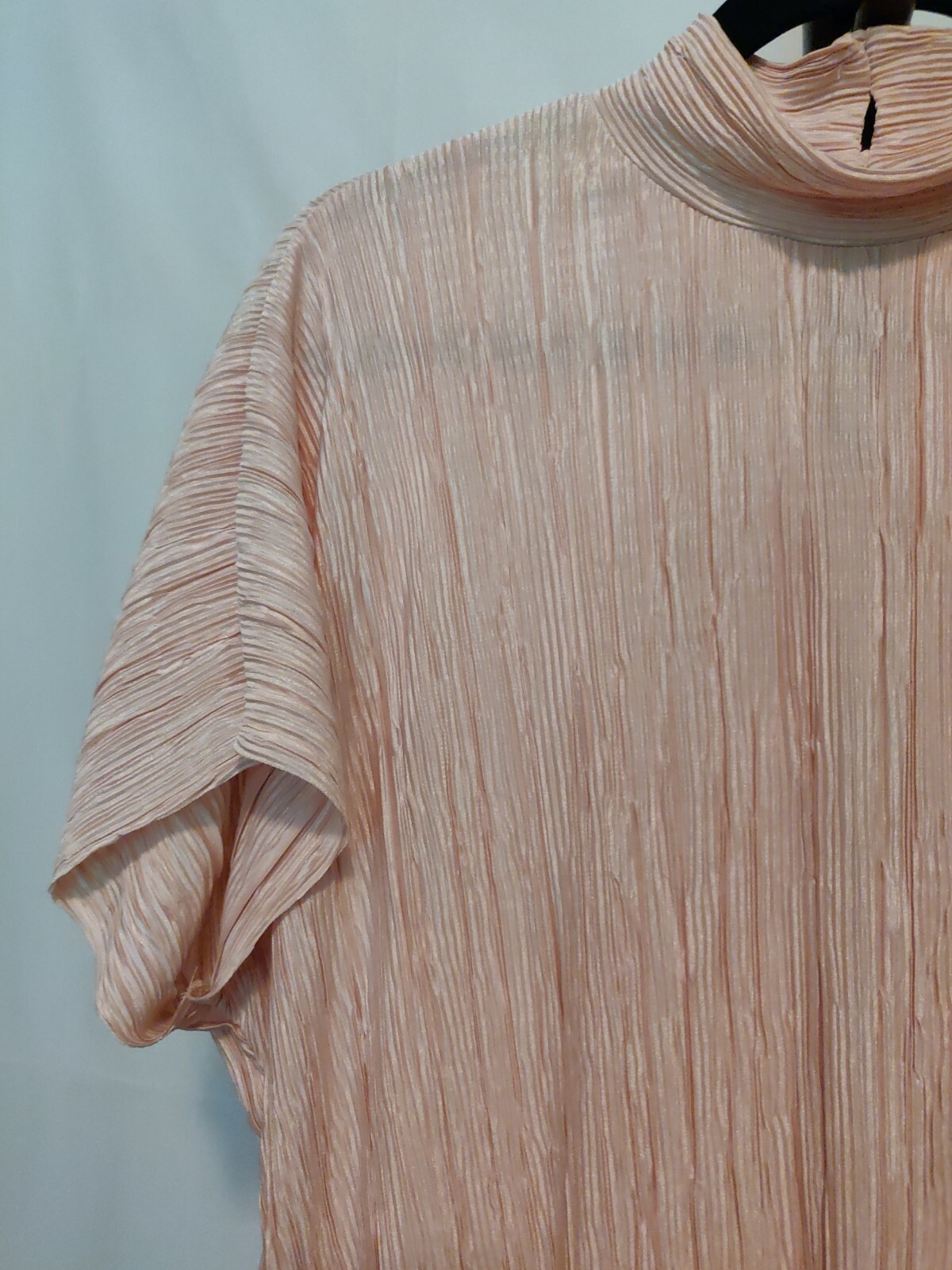 Sweet Claire women size L top pink textured high-low high neck teardrop back EUC