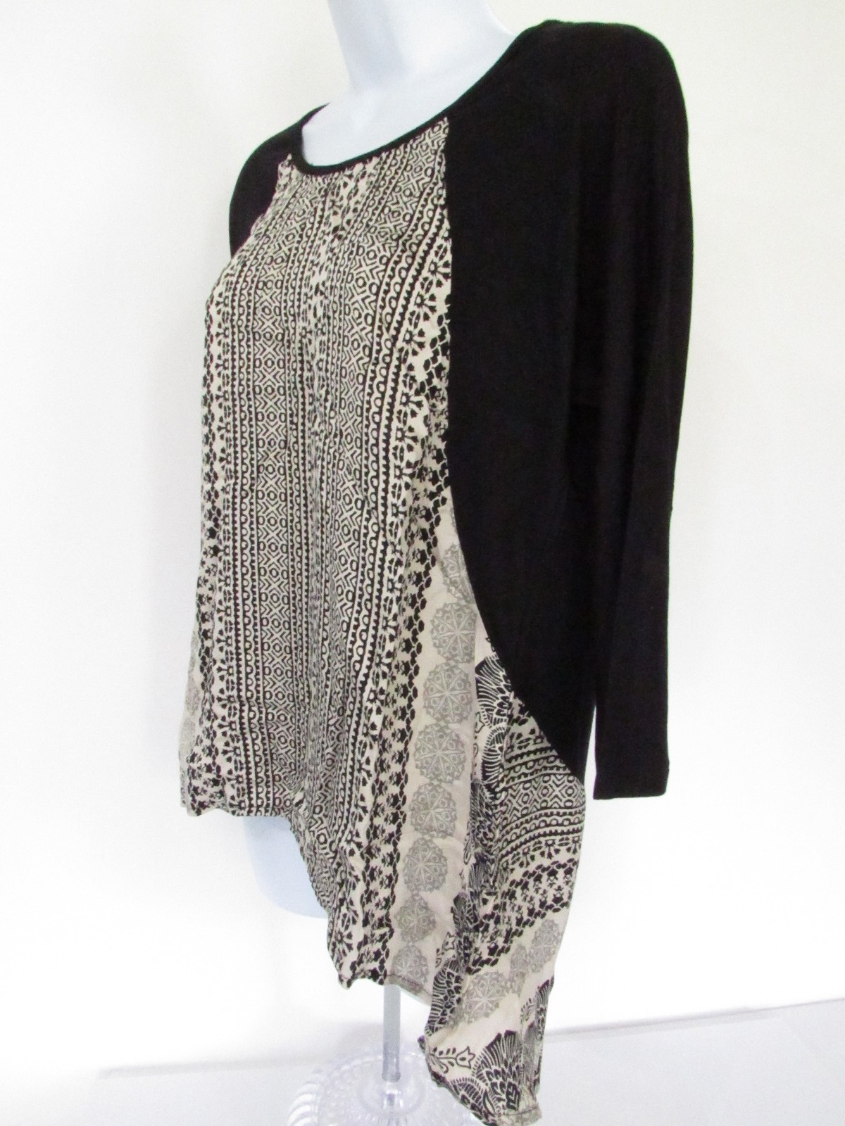 Apropos Womens size M Black/White Print 3/4 Sleeve Hi-Low Blouse Top NEW