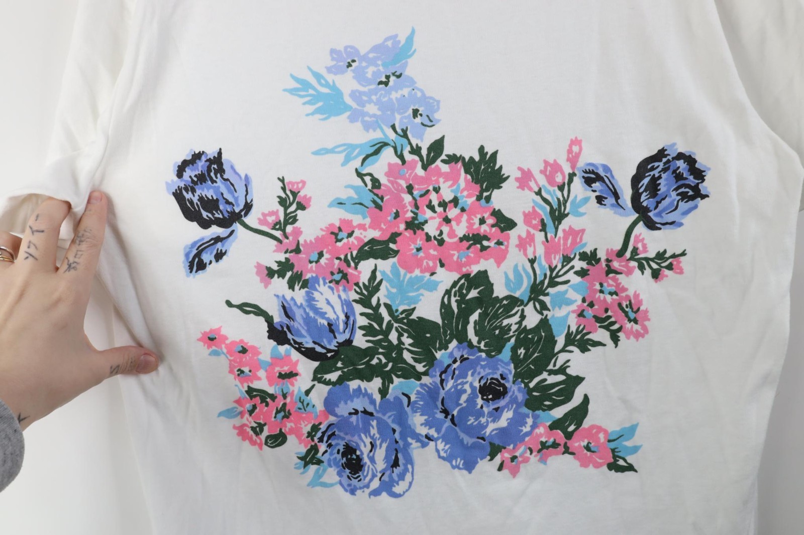 Vintage 90s Streetwear Womens Size Large Flower Short Sleeve T-Shirt White USA