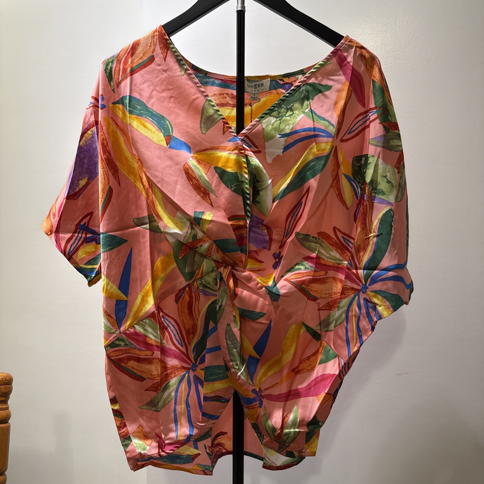 Umgee Boutique Pink Tropical Floral Print Twist Front Blouse Size S NWT