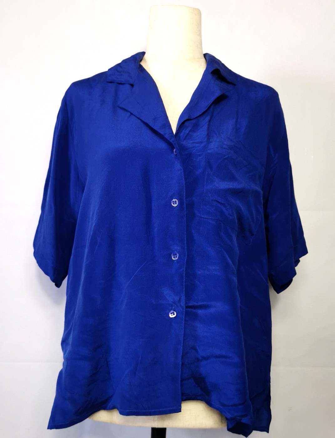 Circa Now silk blouse Vtg silk blouse used in good condition 100% silk size: S