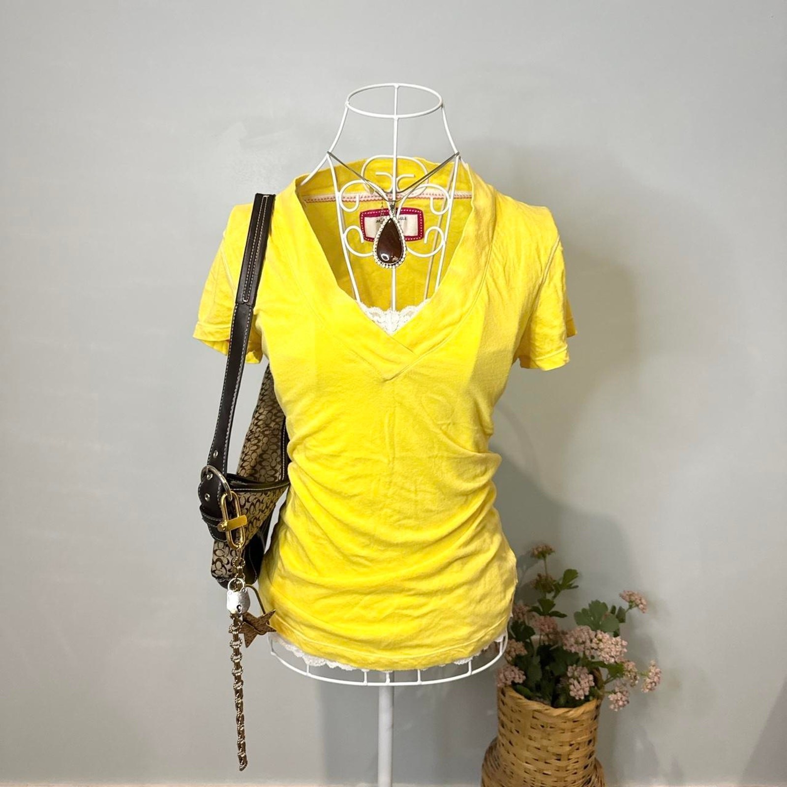 Rare Y2K vintage American eagle babydoll butter yellow layering v-neck tee