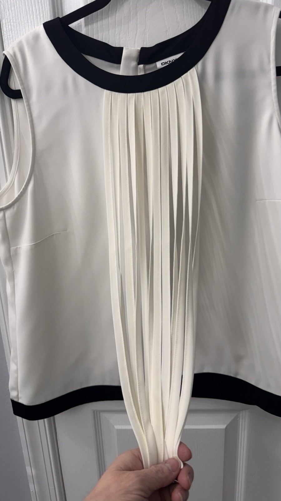 DKNYC Ivory Sleeveless Fringe Blouse Black Accents Zip Back Size Large Boho Chic