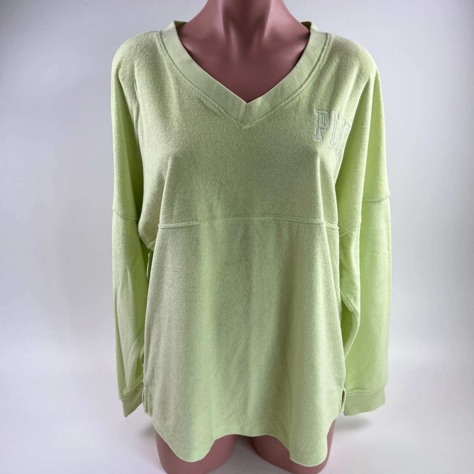 Victoria’s Secret PINK Long Sleeve V-Neck Sleepwear T-Shirt Green Size M NWT