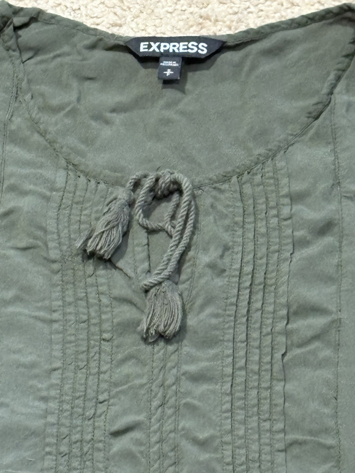 Express Womens Shirt Size Small Green Keyhole Flowy Classic Casual Comfort