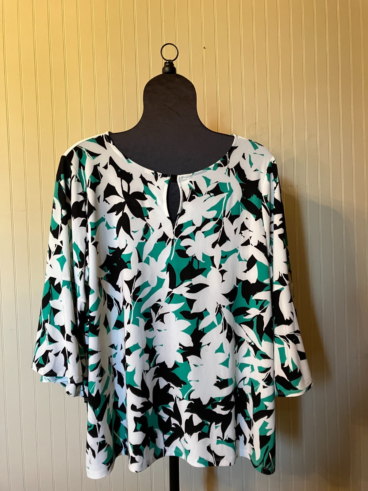 KASPER ~1X~Green/Black/White Tropical Floral~3/4 Bell SLV~Liquid Knit Top/Blouse