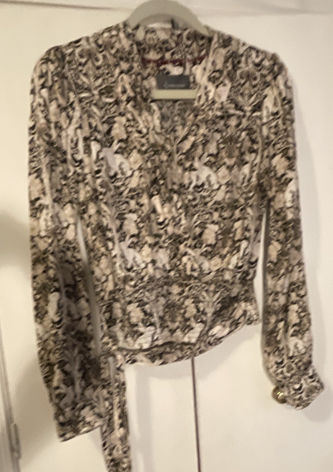 Anthropologie Women’s M Black/Beige Rabbit Renaissance print V-Neck Tie Blouse
