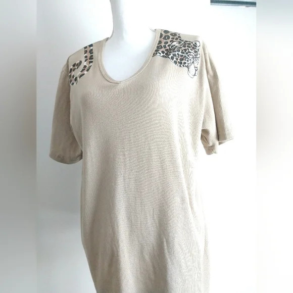 Fun Vintage Teddi Shirt Top Painted Leopard Cheetah Neckline Beige Women’s Large
