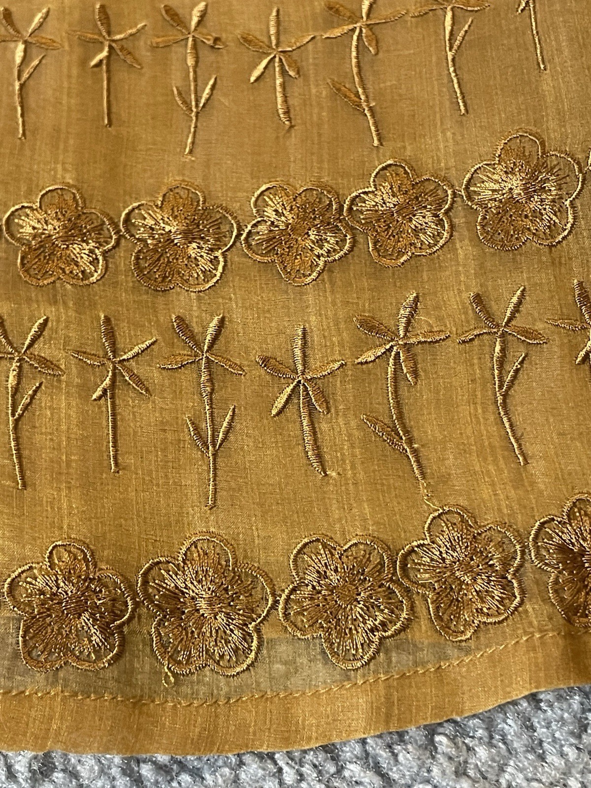 90s Embroidered Flowers Silk Blend Top Women’s Sz 6 Sheer Gold Button Up Party