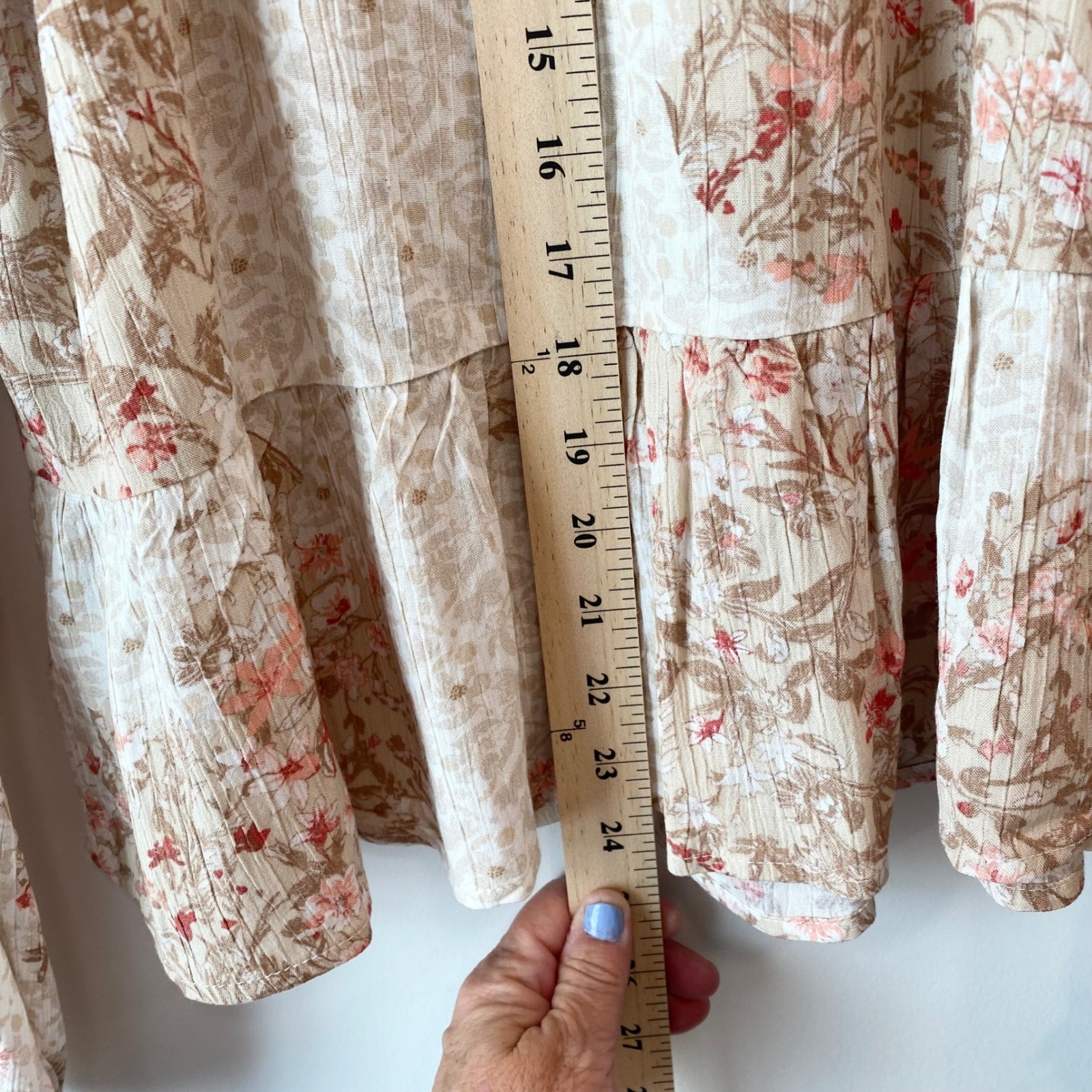 Frye and Co Blouse Womens L Beige Floral Peplum Smocked Neck Long Sleeve Rayon