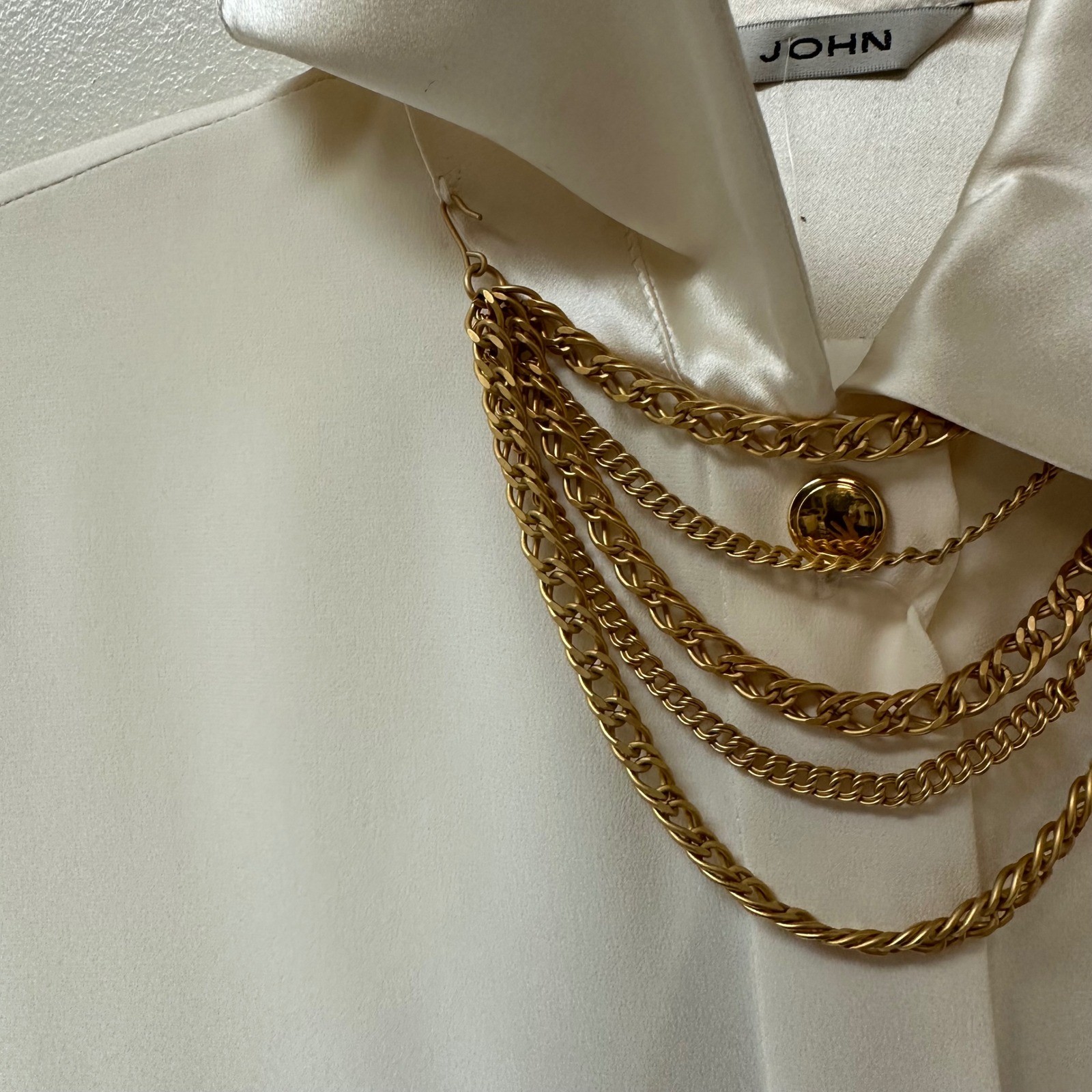 Vintage St John Silk Satin Crepe Blouse Gold Chain Detail Size 8 NEW *FLAW