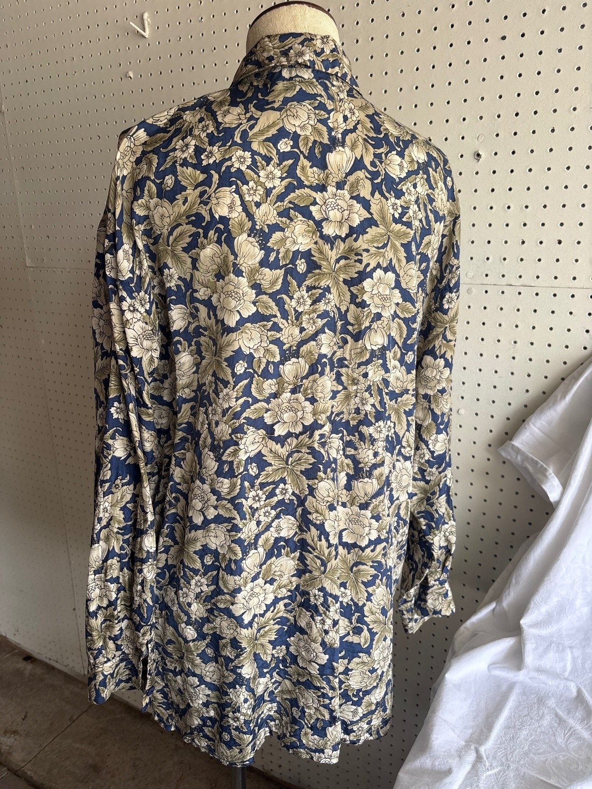 Casual Corner & Co Blue and Beige Floral Silk Blouse, Size L