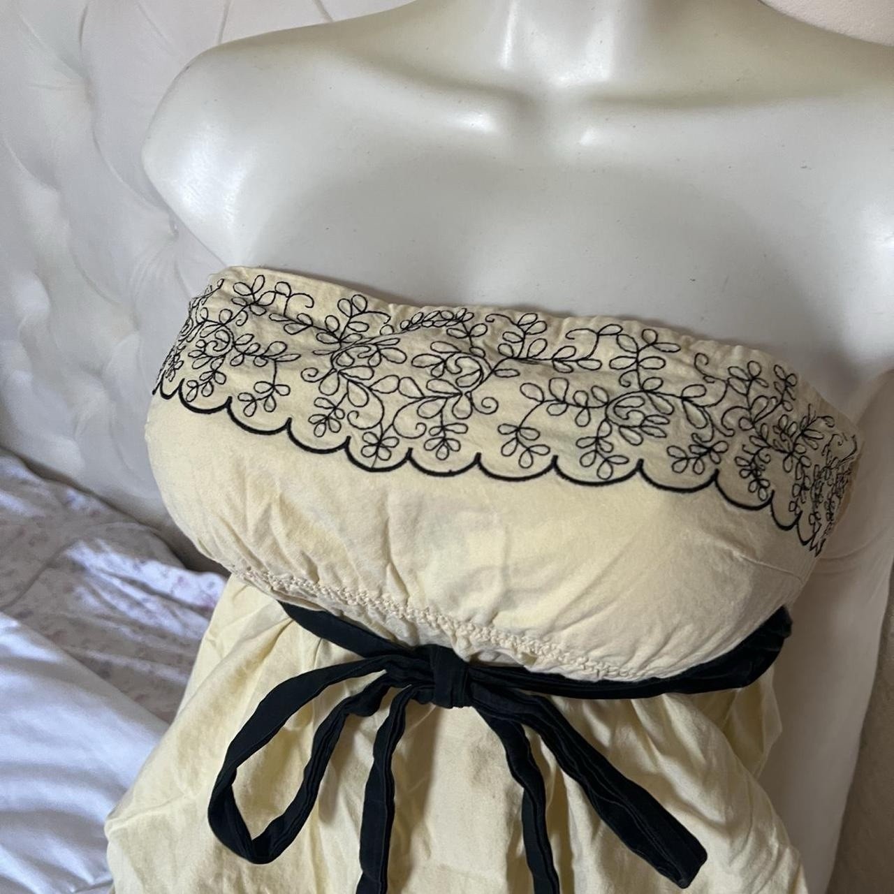 Irresistible Women’s Beige/Black Strapless Tube Top Floral Embroidered Bow 2XS