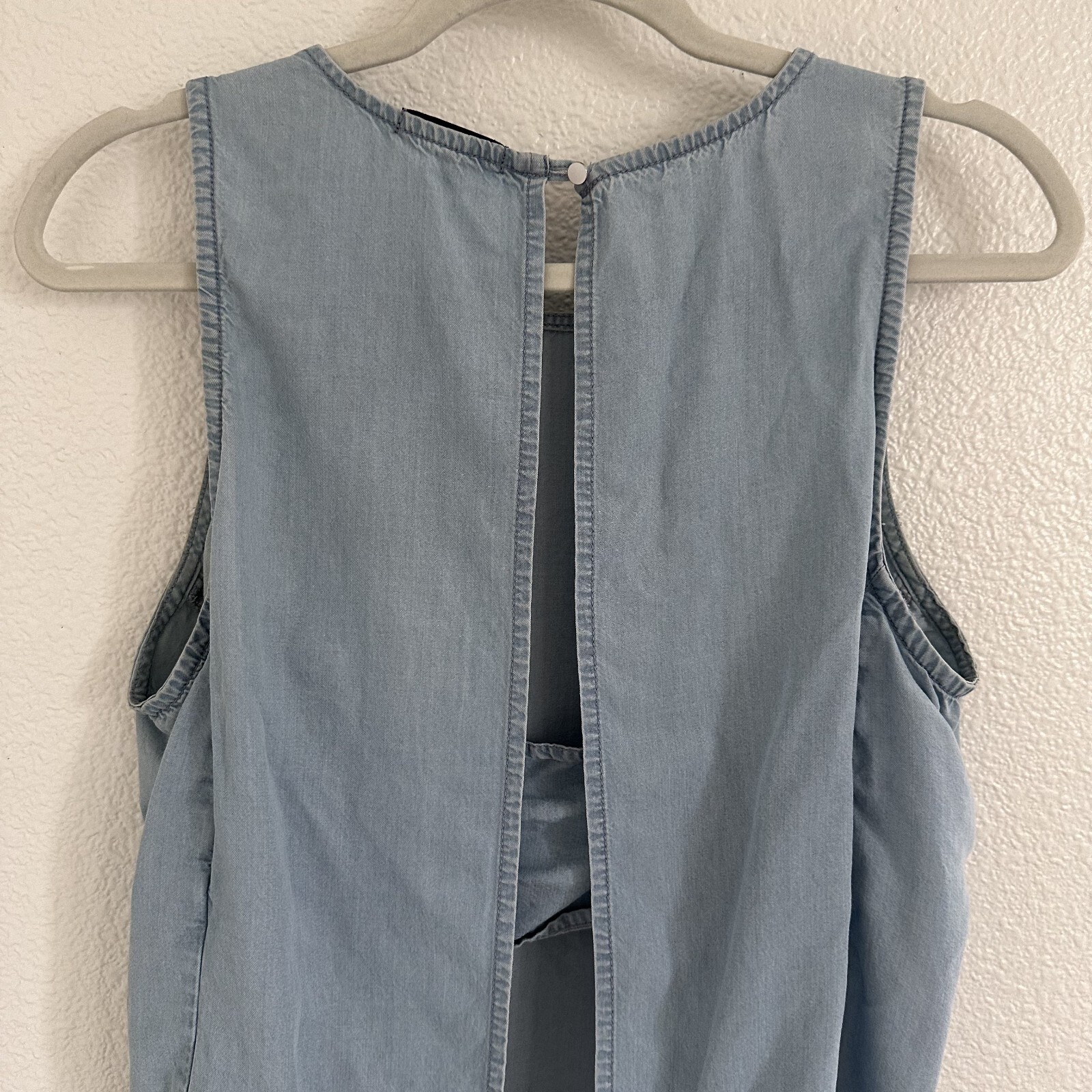Dynamite Boutique Blouse Blue Sleeveless Chambray Top Open Back Detail – Size L