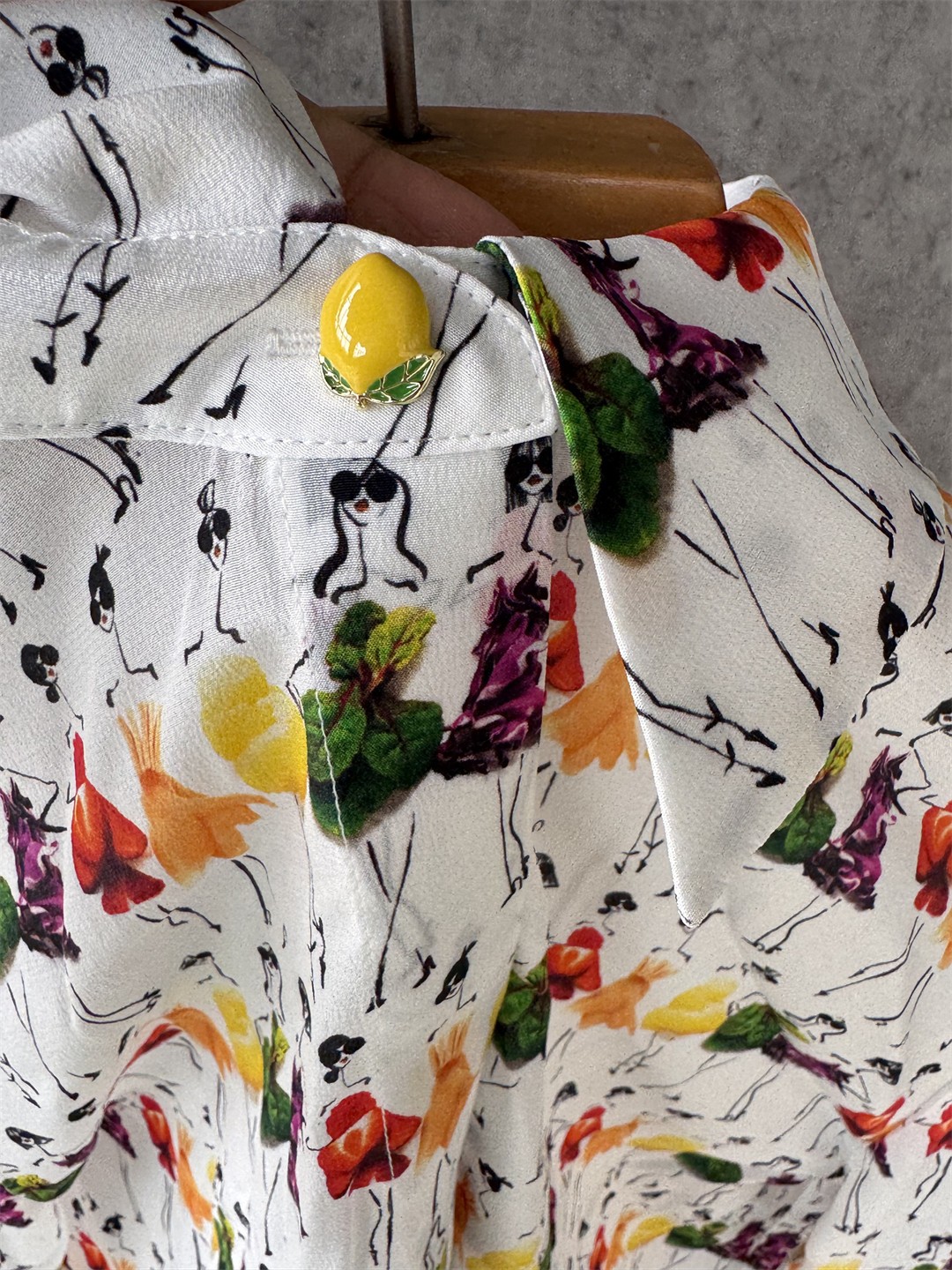 Women Alice + Olivia Silk Floral Classic Beauty Lapel Long Sleeve Button Blouse