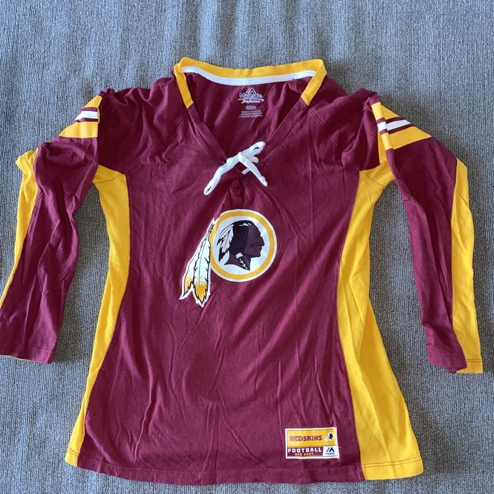 Woman’s Washington Redskin Long Sleeve Shirt Size Small