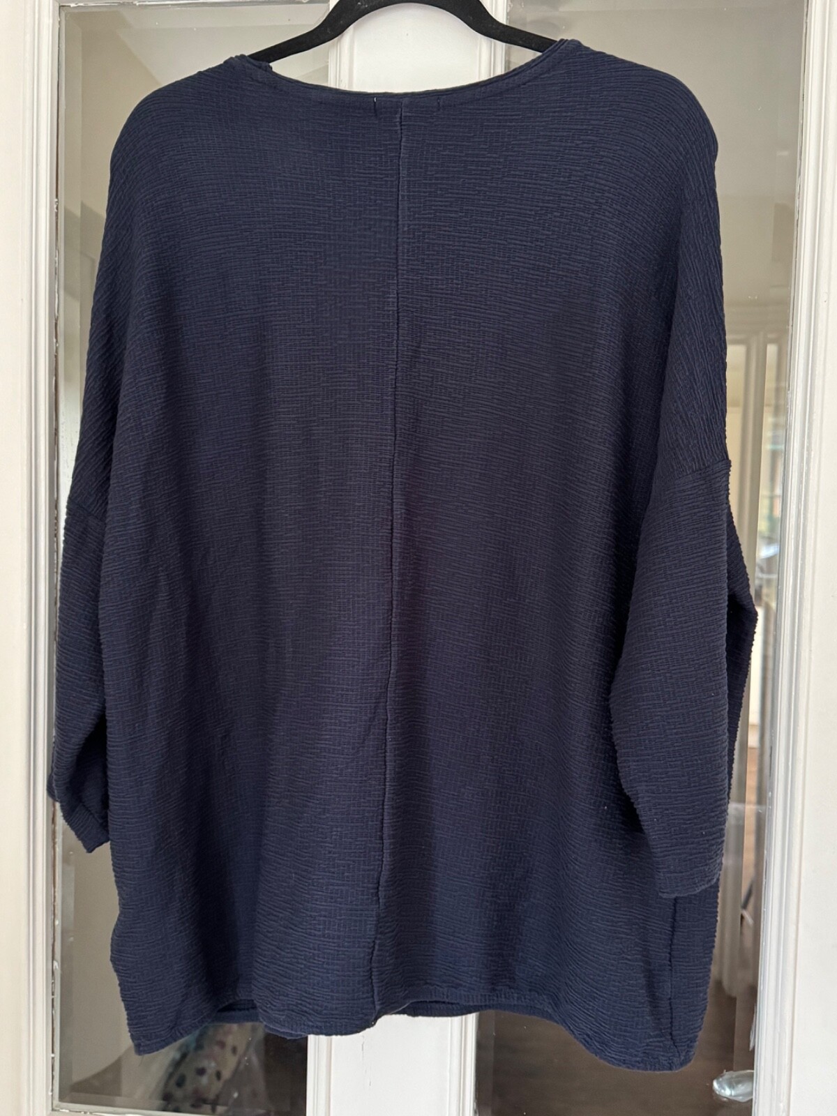 FAB CECIL NAVY BLUE V NECK TEXTURED 3/4 LENGTH SLEEVED TOP – SIZE XXL (22)!!