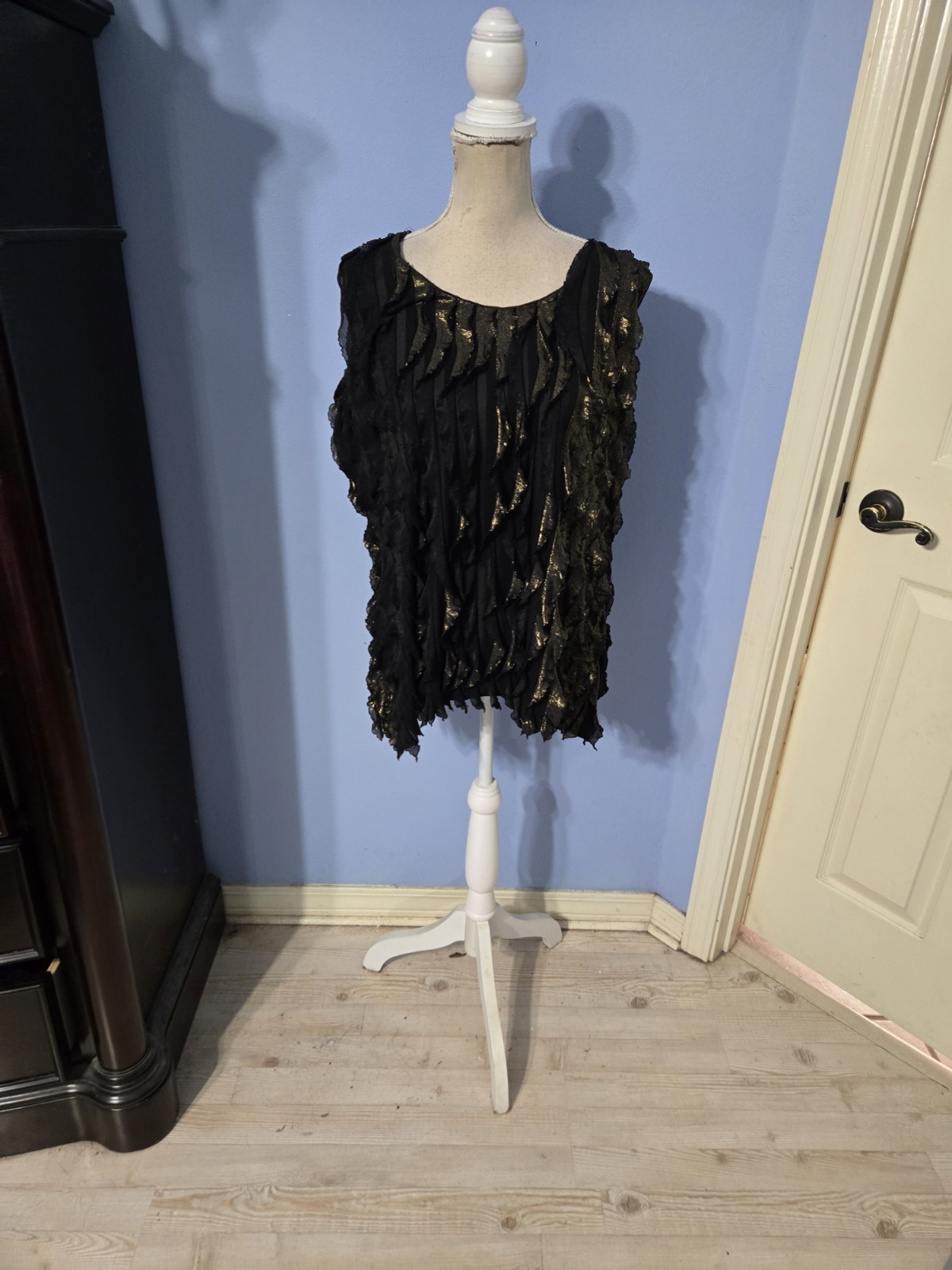 Sunny Taylor Woman 1X Top Black & Gold Metallic Ruffle Tiered Sleeveless Blouse