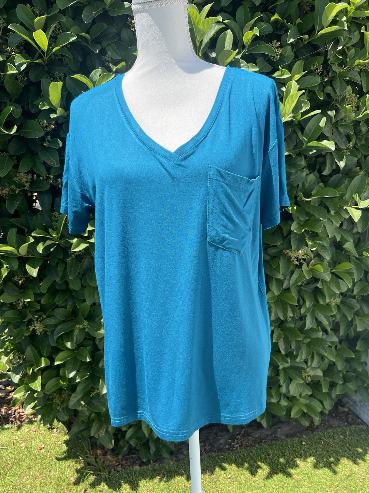 Kyte Living T-Shirt V-neck Blue Women’s Small Rayon/Bamboo Spandex Hiking Cool