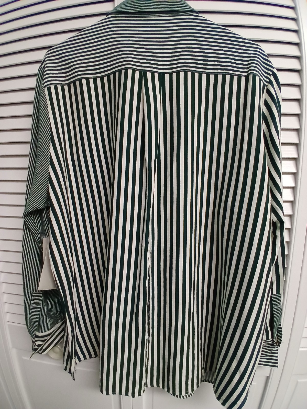 Multiples – Woven Multiple Stripe Print Point Collar, Long sleeve button front