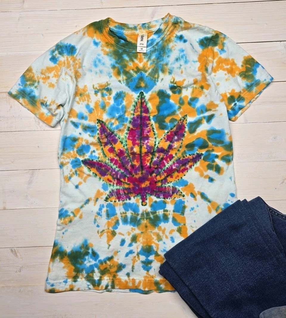 Tultex M Tie-Dye Marijuana Leaf Graphic T-Shirt Cotton Crew Neck Multicolor