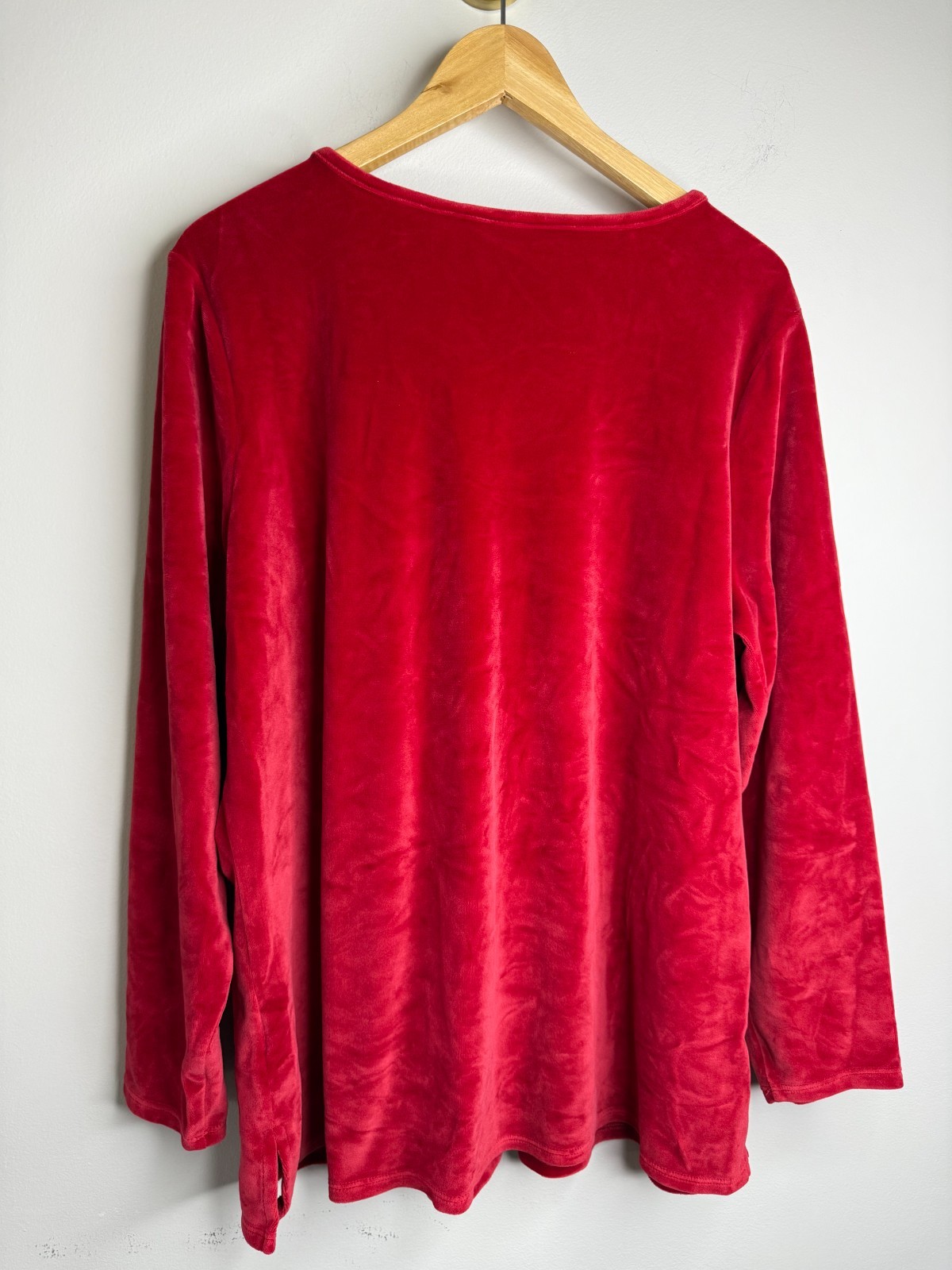 Quacker Factory Sparkle & Shine Split Neck Long sleeve Velour Tunic Ruby, L 828G