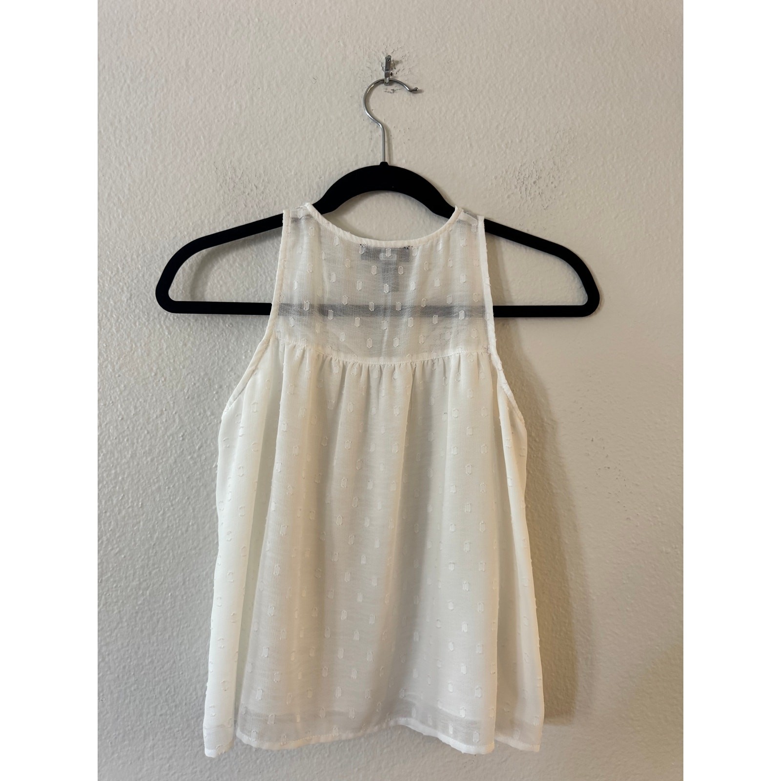 AQUA Semi Sheer Clip Dot Sleeveless Top XS White Split Neck Pintuck Button Front