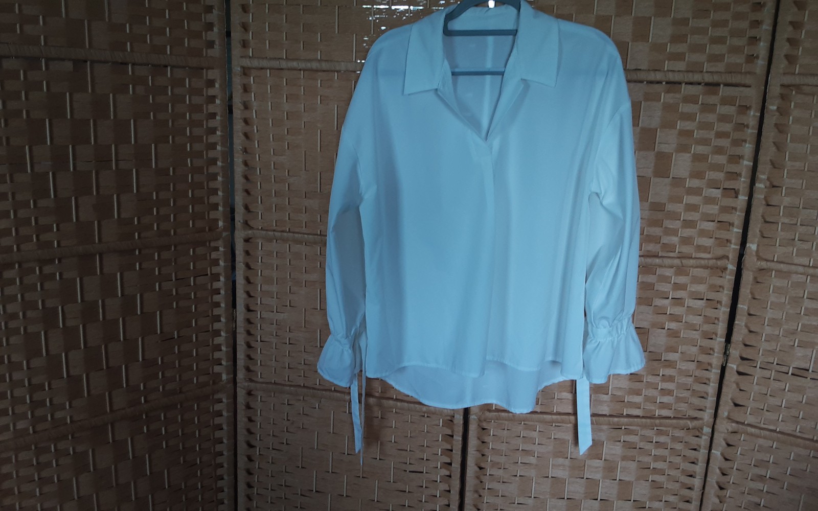 Preowned women unbranded Blouse white long sleeve w/ties Polyester size XL China