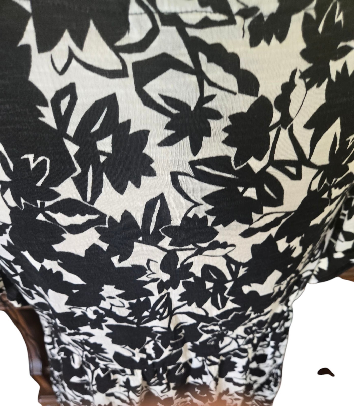 Robert Louis Floral Ivory/Black Top/Blouse Size Medium NWT MSRP $38