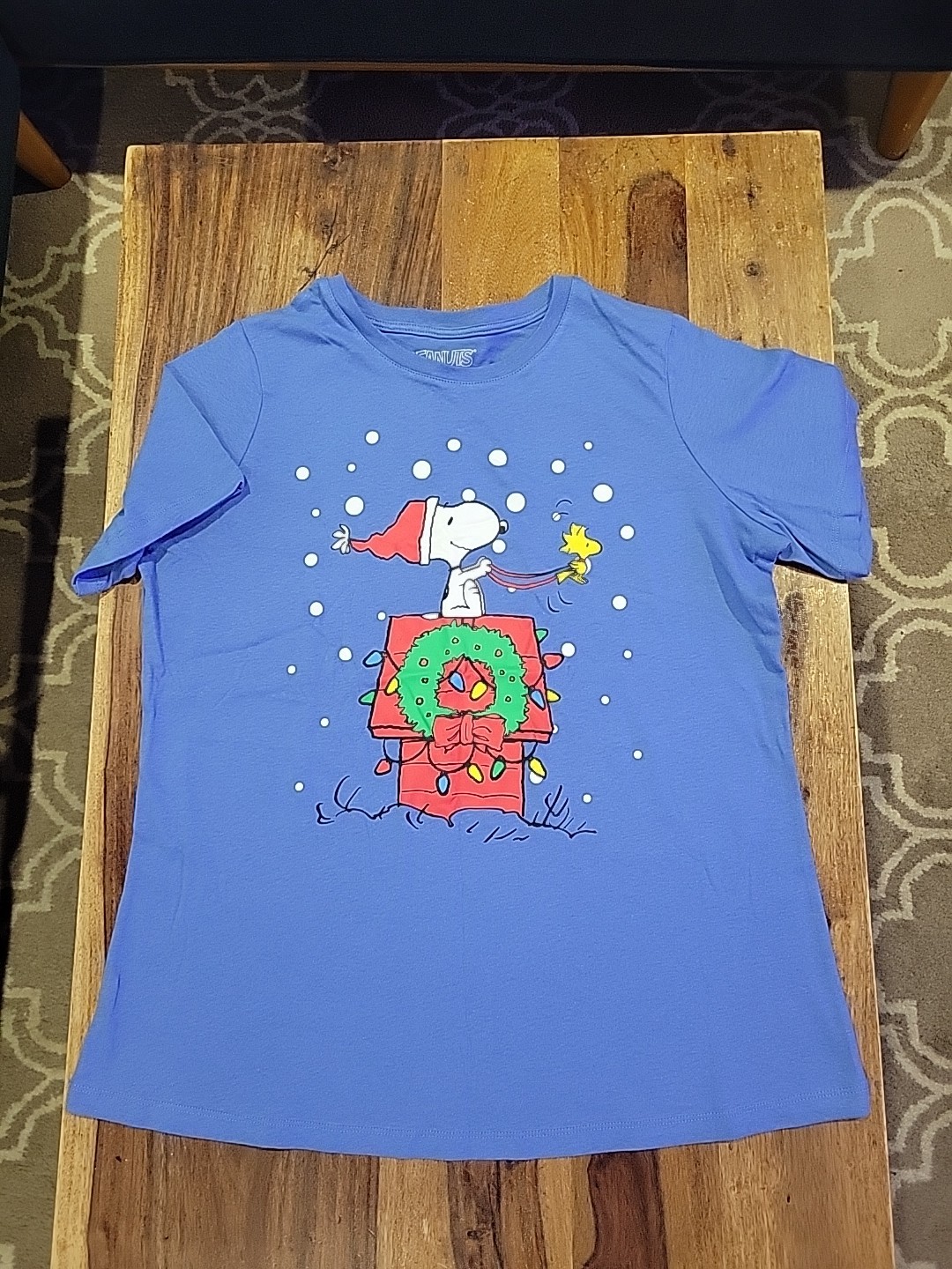 Peanuts – Snoopy and Woodstock House Sleigh Women’s M Short Sleeve Graphic…