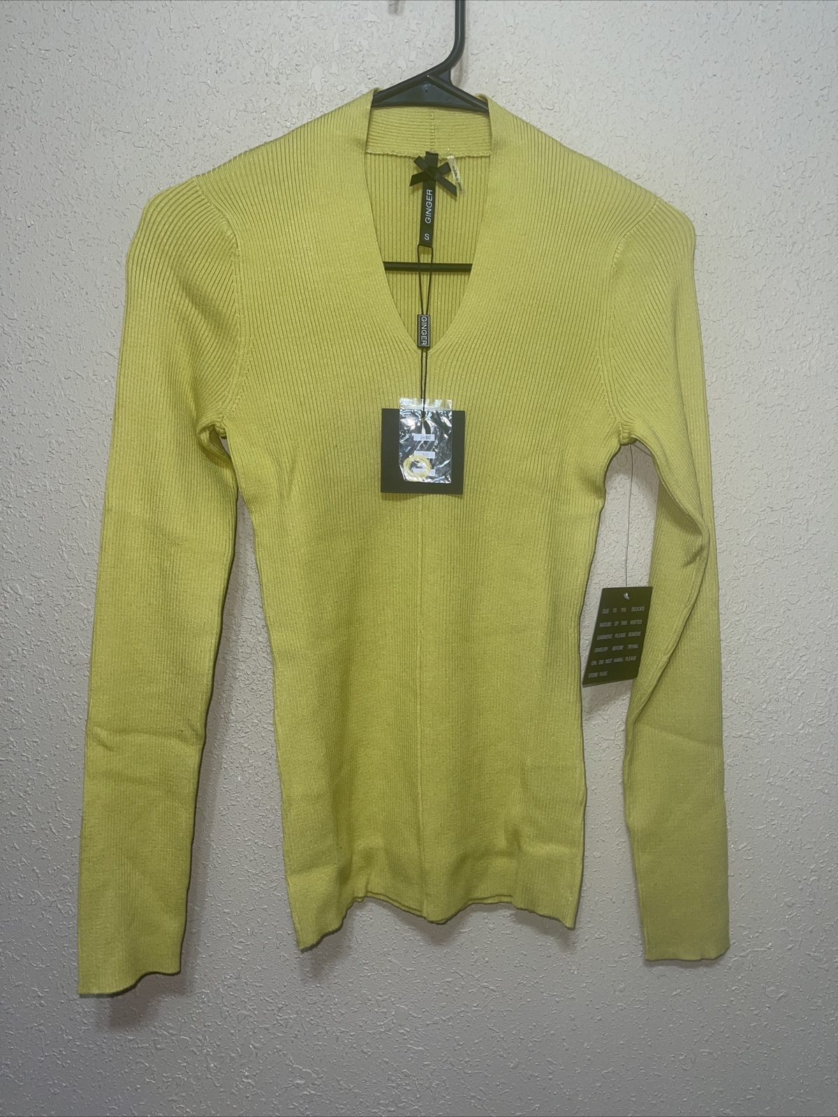 GINGER KNIT TOP V NECK BLOUSE SZ S NEW