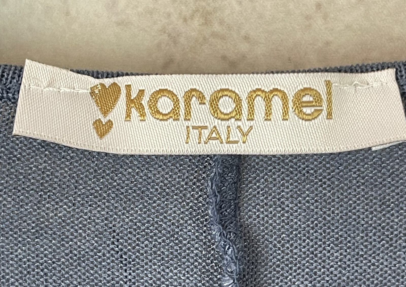 Karamel Italy Women’s Size 6 Blue Short Sleeve V Neck Blouse Viscose Polyester