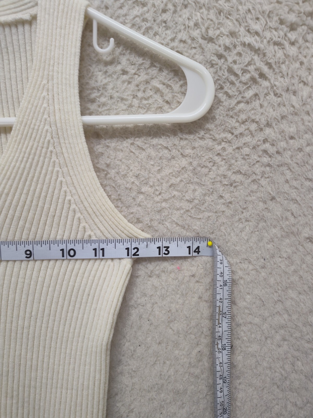 New York Company Women Top Medium Cream NylonBlend V Neck Sleeveless Ribbed Tank