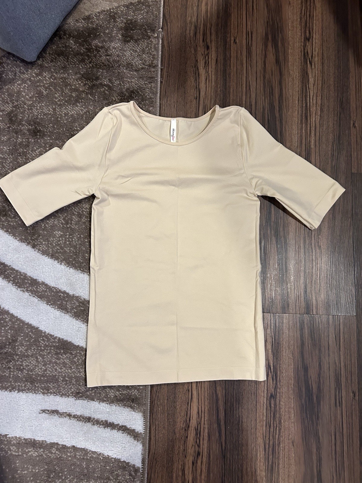 Skinnytees Beige Elbow Length Sleeve Top Standard Fit