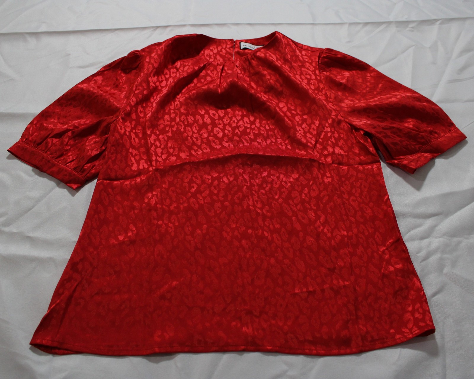 The Modern Abstract Women’s Short Sleeve Shaye Blouse JT8 Red Small NWT