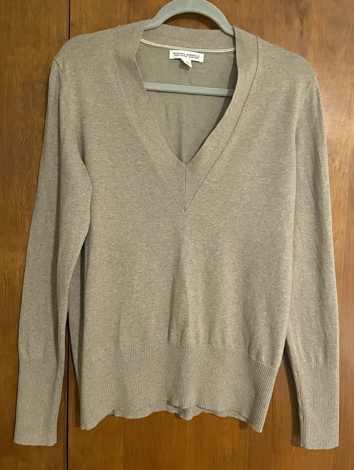 Banana Republic V-Neck Pullover Sweater L Cotton Silk Blend