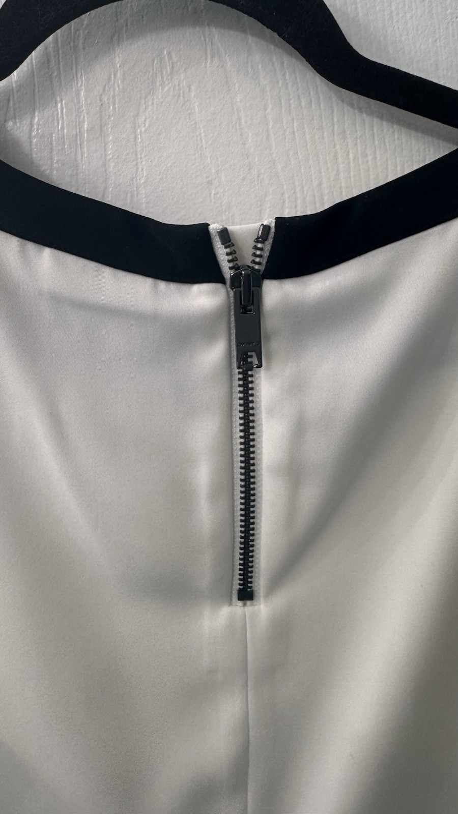 DKNYC Ivory Sleeveless Fringe Blouse Black Accents Zip Back Size Large Boho Chic