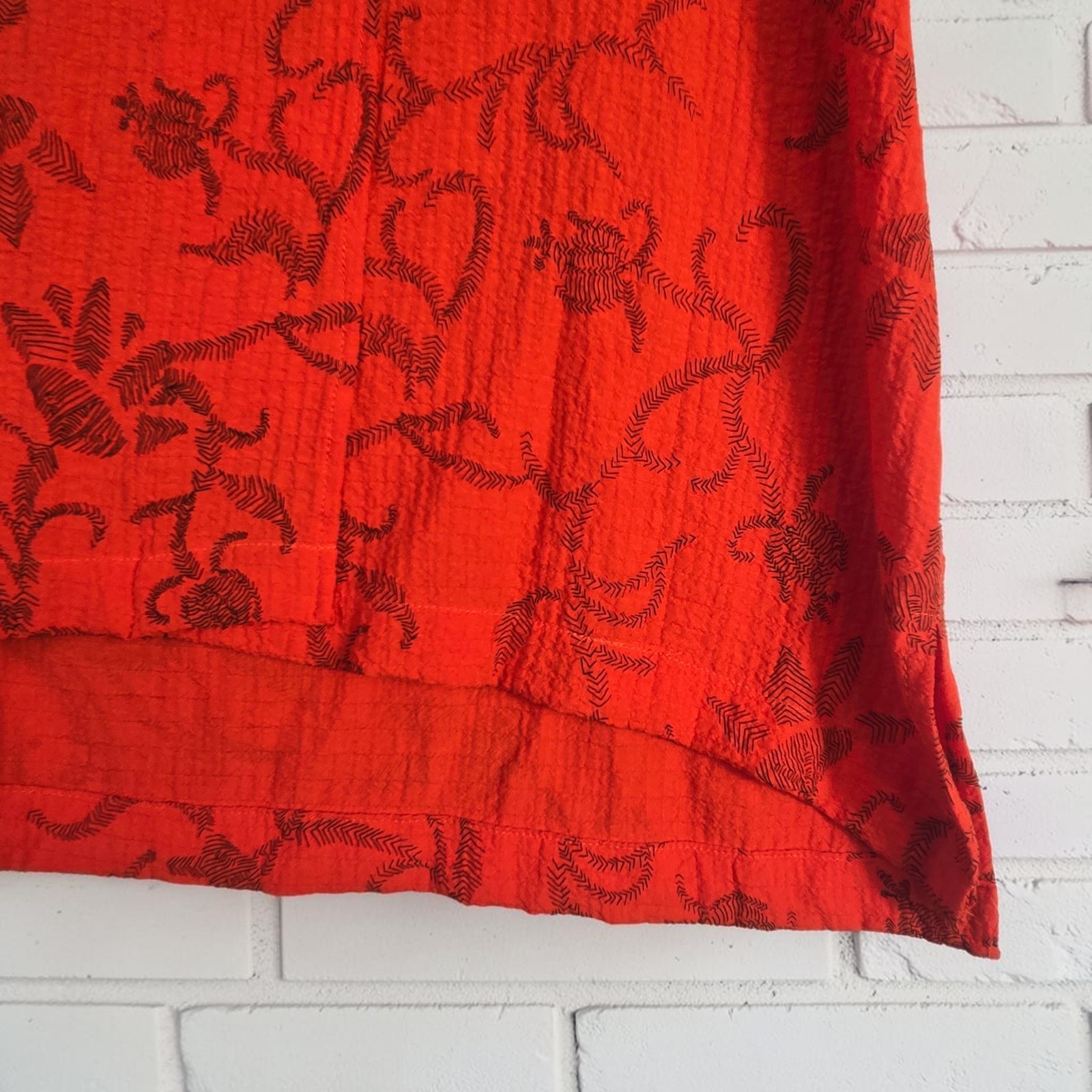 Ali Miles Tunic Size Small Burnt Orange Black Hi-Low Crinkle Unique Buttons