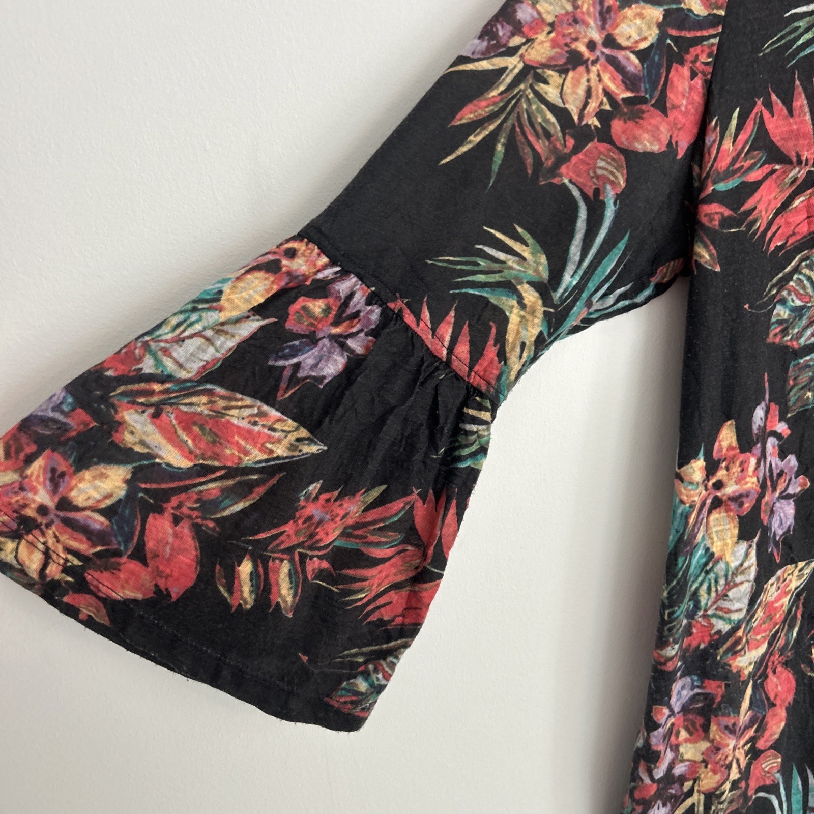 Tribal Women’s Medium 3/4 Puff Sleeve Black Floral Multicolor Pullover Comfy￼