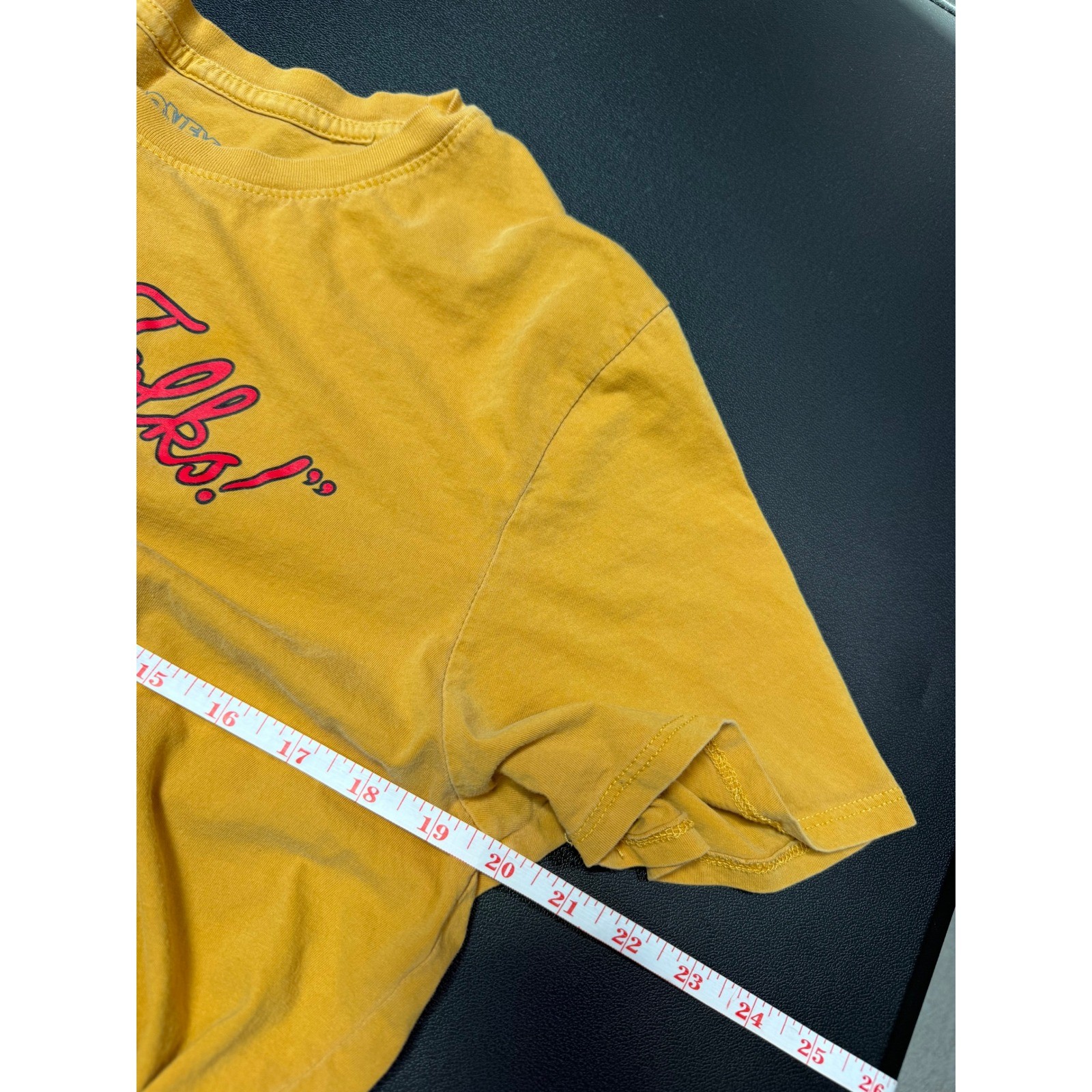 Looney Tunes Graphic T-Shirt XL Mustard Yellow Bugs Bunny Thats All Folks Cotton